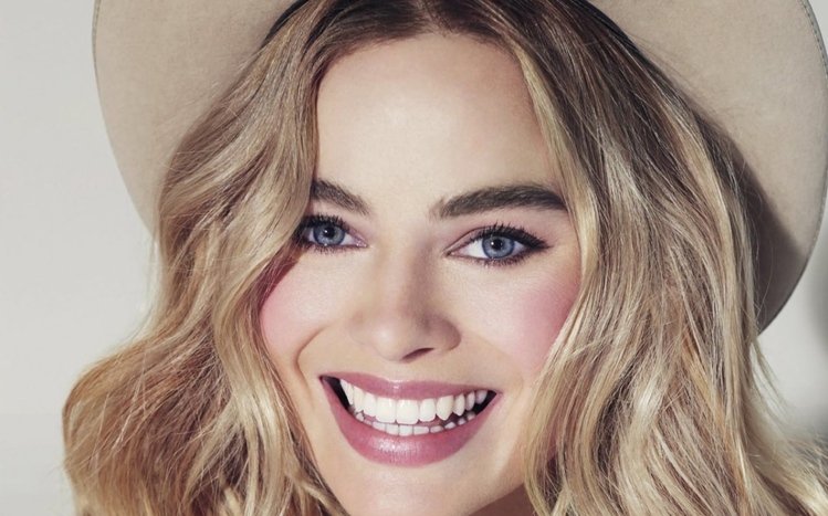 Margot Robbie Theme screenshot #15