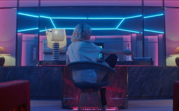 Atomic Blonde Theme screenshot #13