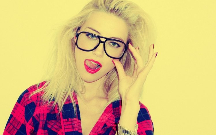 Amber Heard Theme screenshot #15