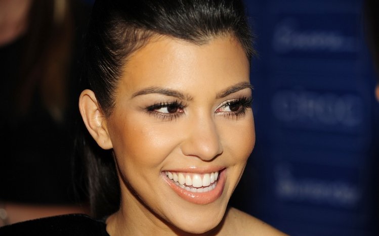 Kourtney Kardashian Theme screenshot #4