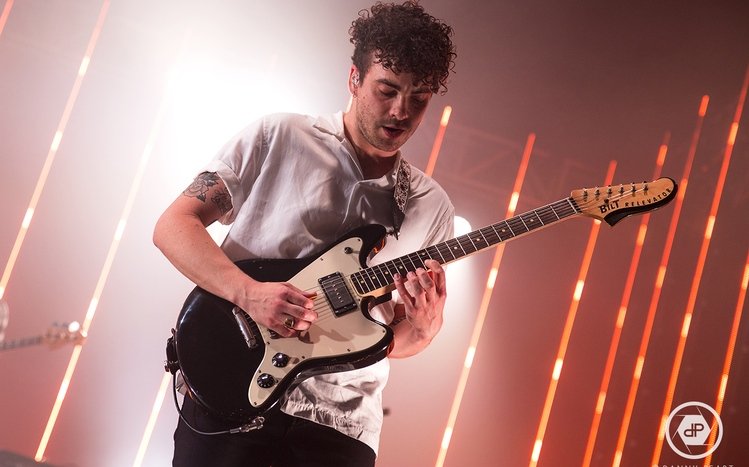 Paramore "After Laughter" Theme screenshot #1