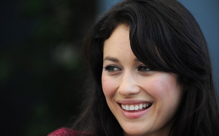 Olga Kurylenko Theme screenshot #8