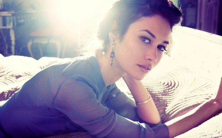 Olga Kurylenko Theme screenshot #11