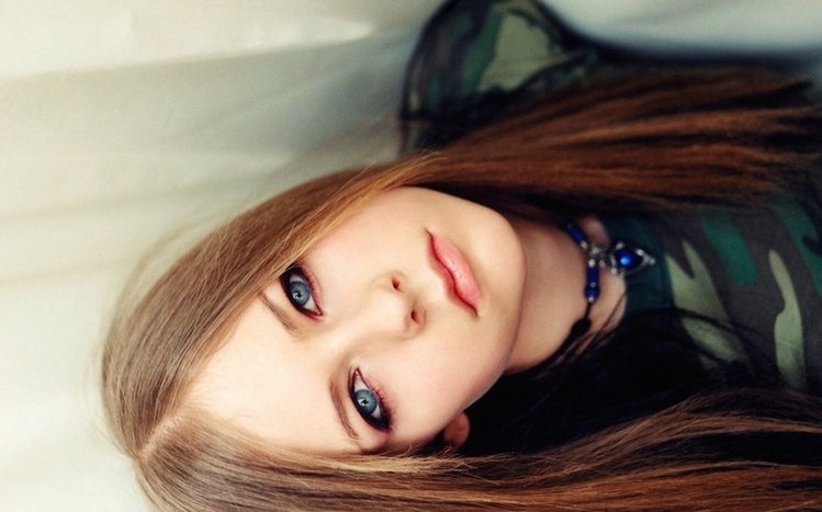 Avril Lavigne Theme screenshot #10