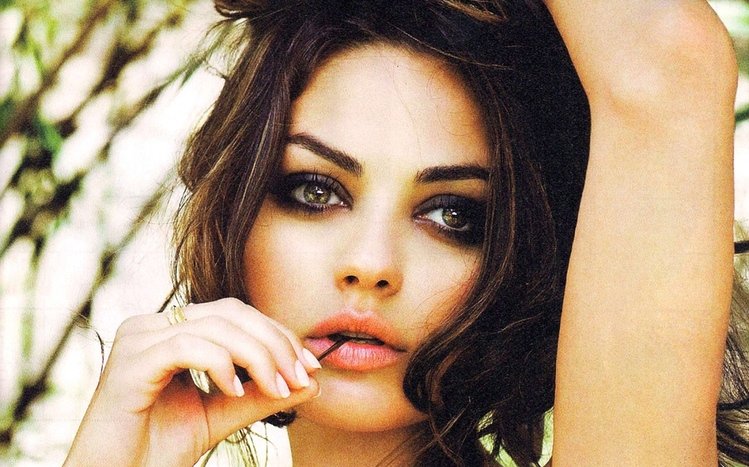 Mila Kunis Theme screenshot #15