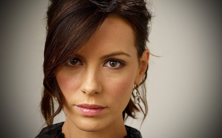 Kate Beckinsale Theme screenshot #5