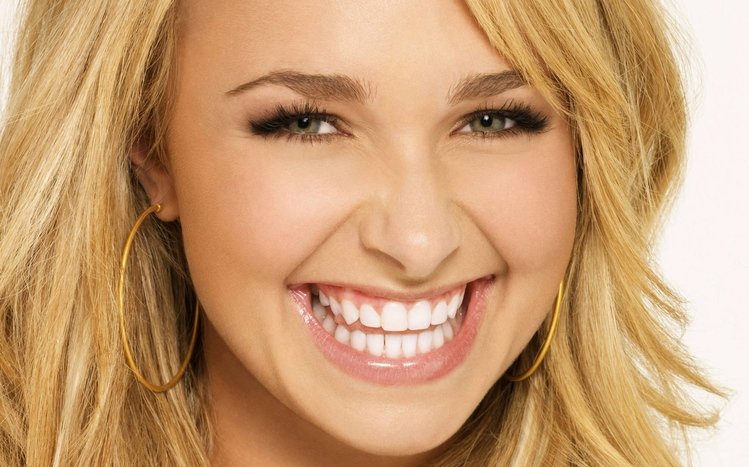 Hayden Panettiere Theme screenshot #2