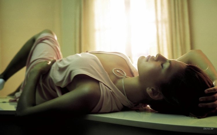 Eve Mendes Theme screenshot #9