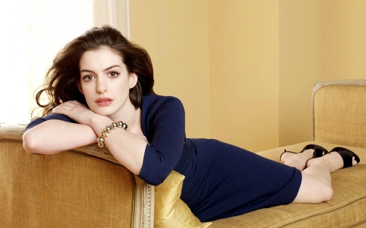Anne Hathaway Theme screenshot #3