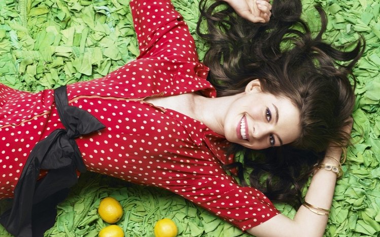 Anne Hathaway Theme screenshot #6