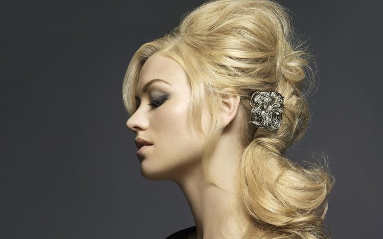 Yvonne Strahovski Theme screenshot #1