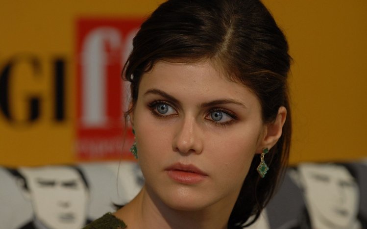 Alexandra Daddario Theme screenshot #10