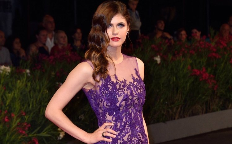 Alexandra Daddario Theme screenshot #16