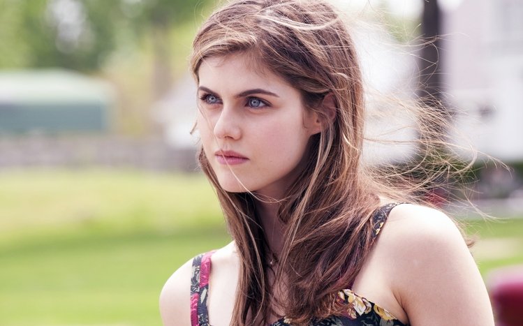 Alexandra Daddario Theme screenshot #5